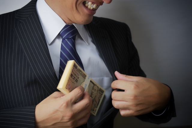 闇金業者は懐にお金を入れる。小樽市の弁護士や司法書士に無料相談する